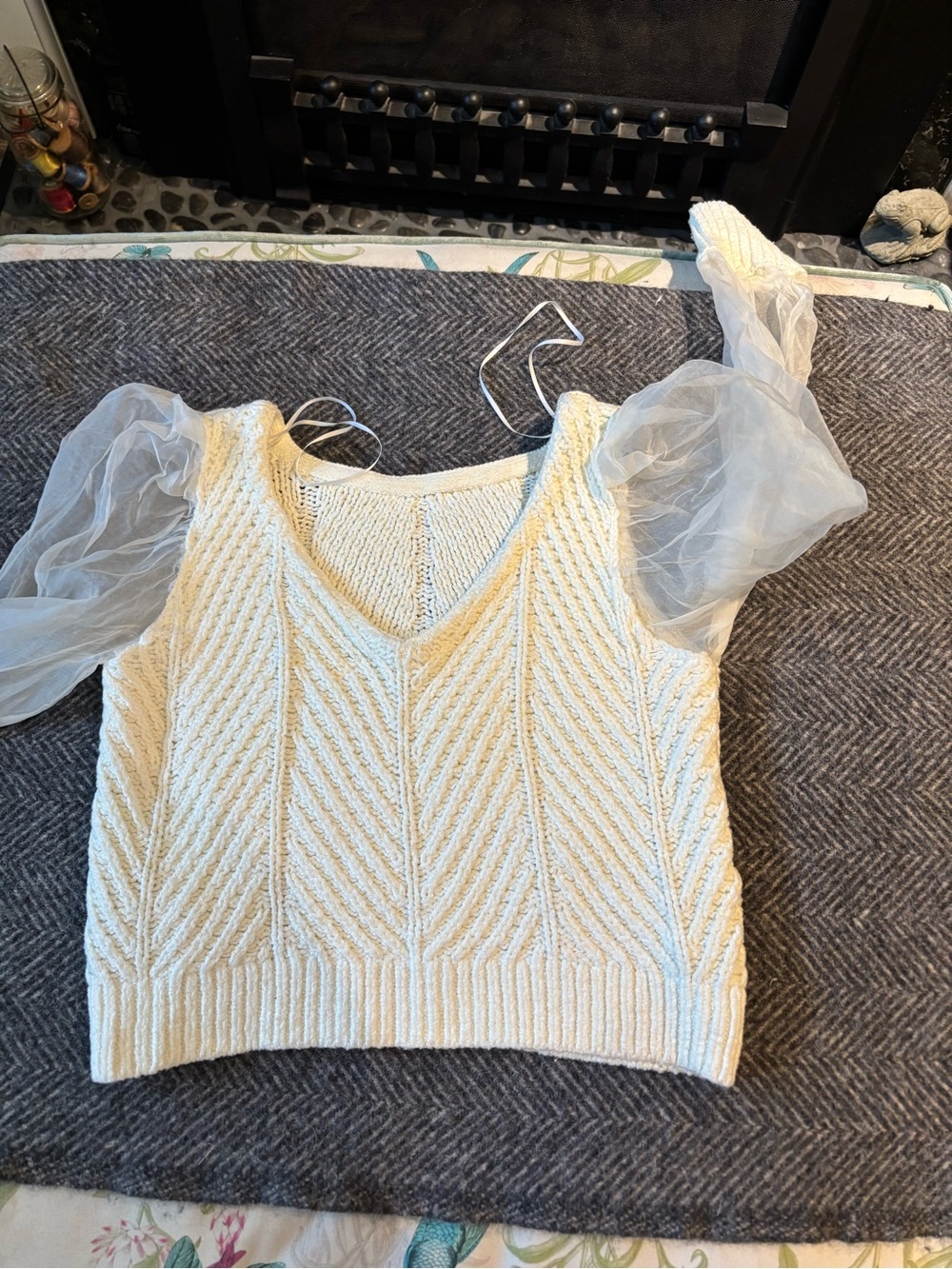Maeve Anthropologie Ivory Silk Sleeve V-Neck Sweater XS